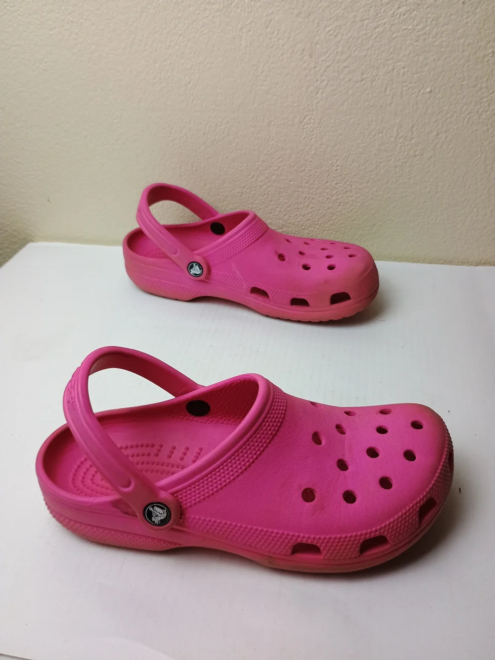 CROCS Toddler Girl 9 Classic Clogs - Hot Pink